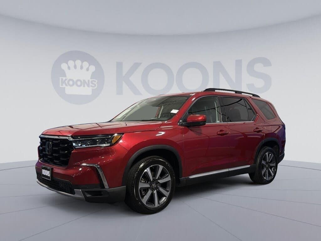 2023 Honda Pilot Touring — photo 1 of 14