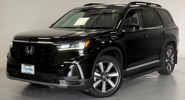 2023 Honda Pilot Touring — photo 1 of 1