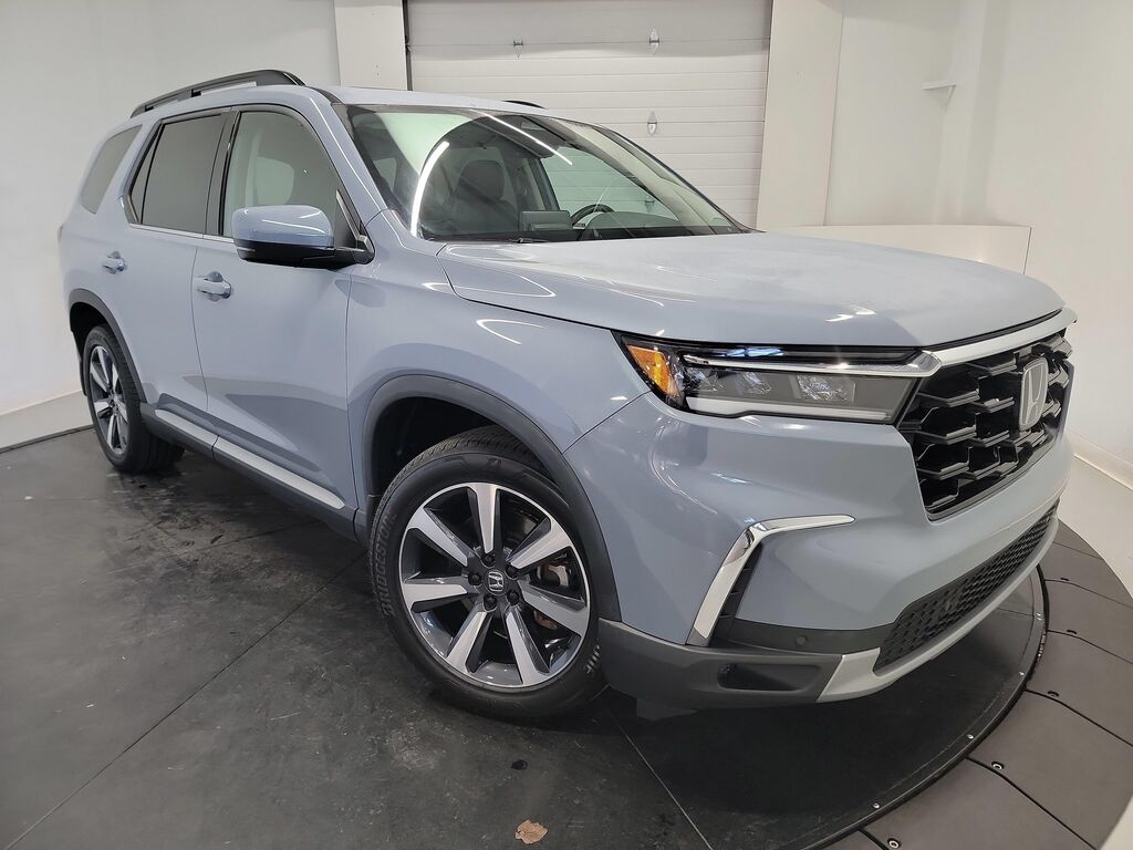 2024 Honda Pilot Touring — photo 1 of 1