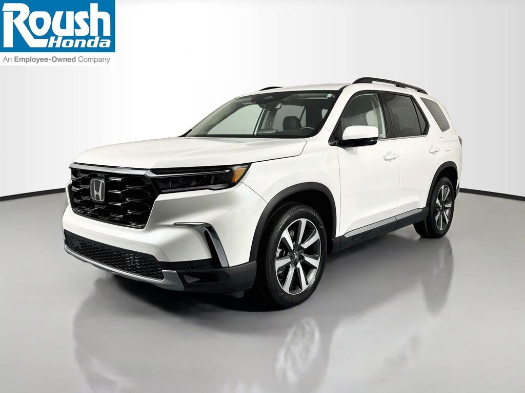 2024 Honda Pilot Touring — photo 1 of 13
