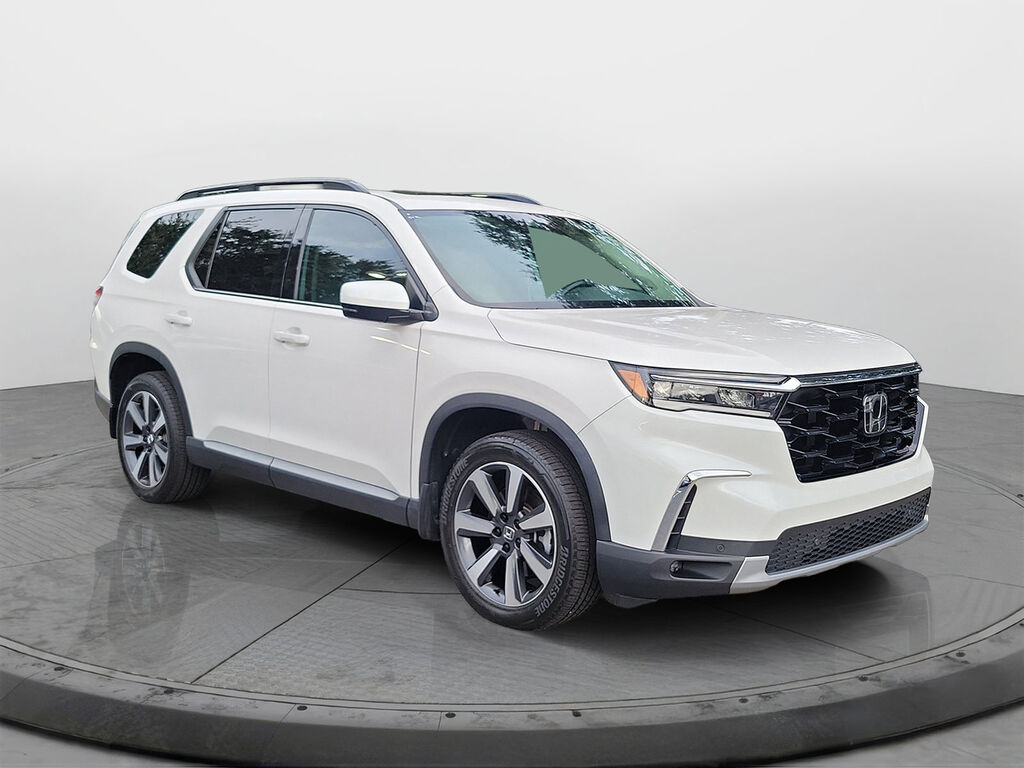 2025 Honda Pilot AWD TRG — photo 1 of 7