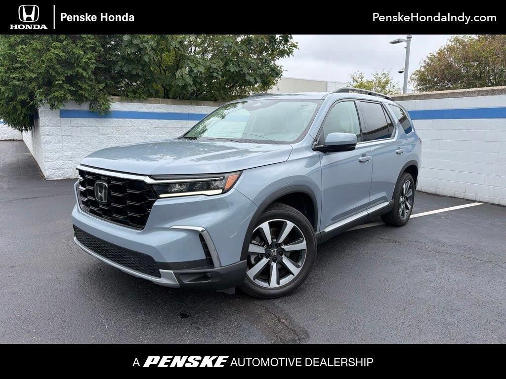 2025 Honda Pilot Touring — photo 1 of 13