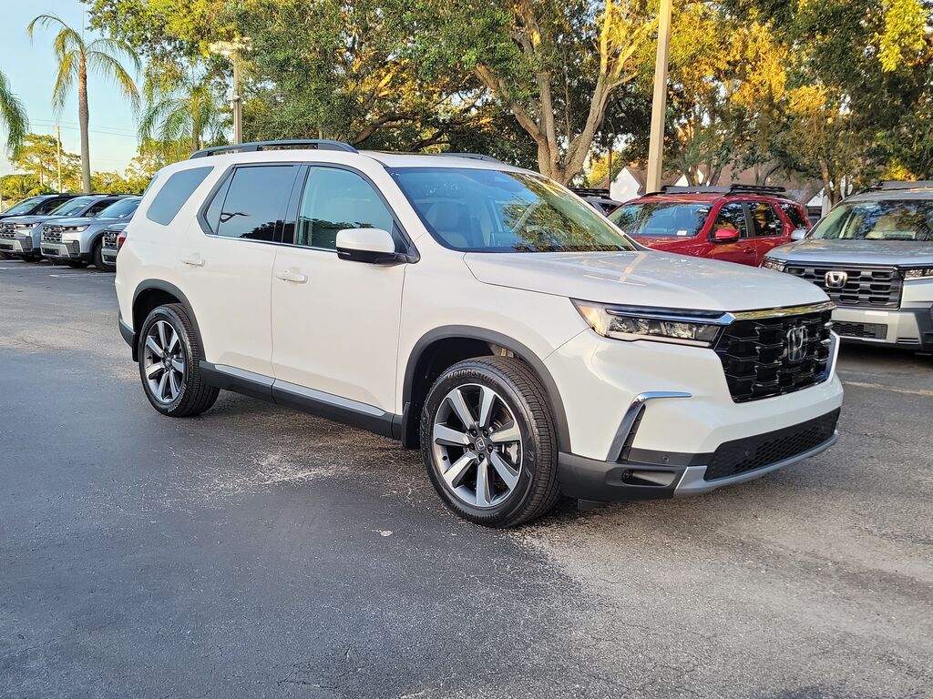 2025 Honda Pilot AWD TRG — photo 1 of 7