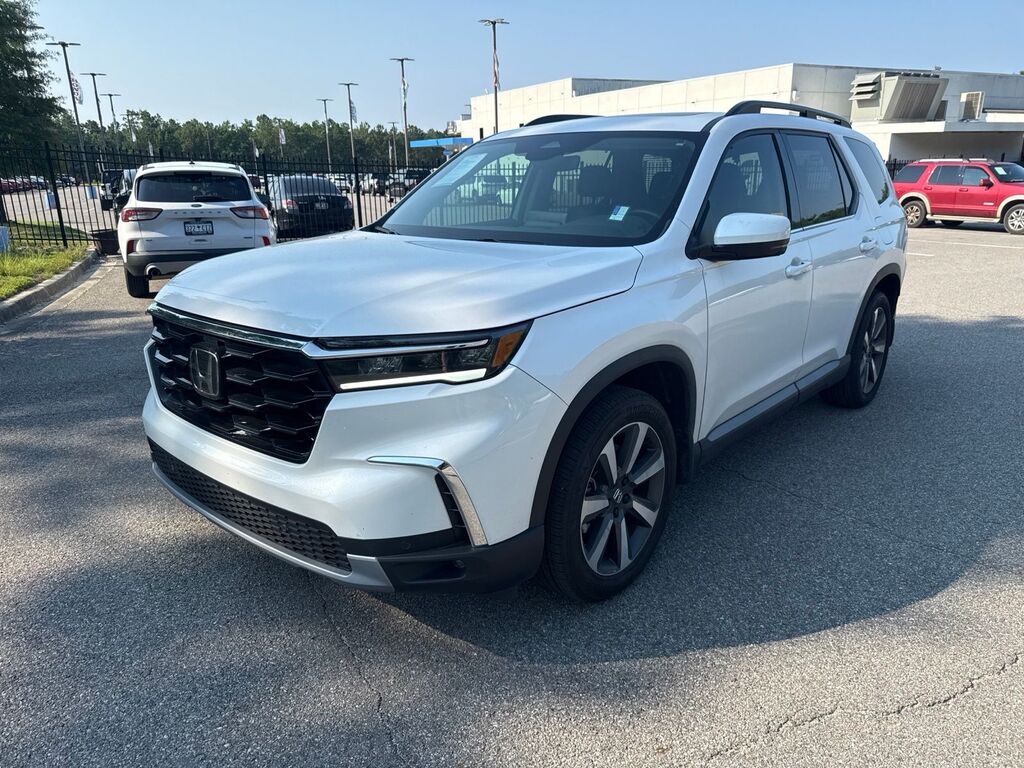 2025 Honda Pilot Touring — photo 1 of 13