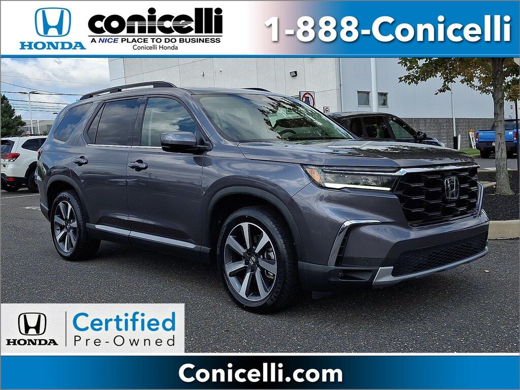 2024 Honda Pilot Touring — photo 1 of 13