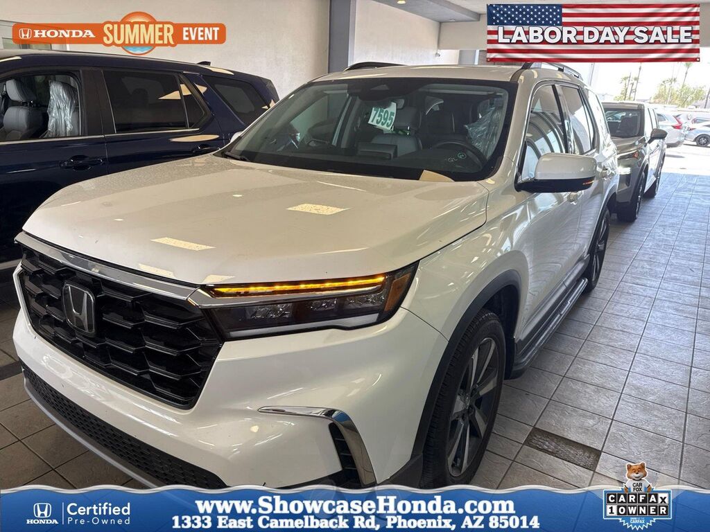 2024 Honda Pilot Touring — photo 1 of 12