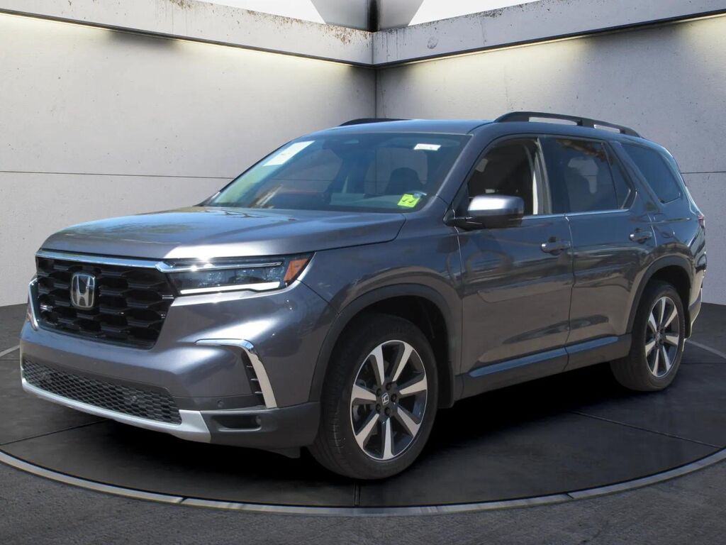 2024 Honda Pilot AWD TRG — photo 1 of 7