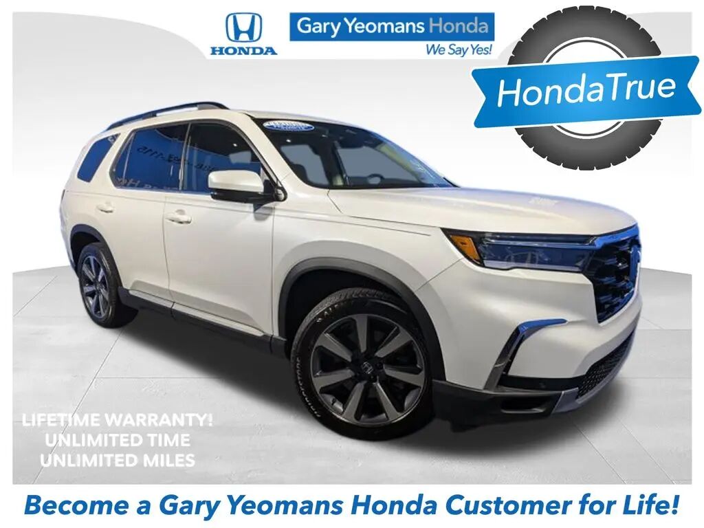 2024 Honda Pilot Touring — photo 1 of 10