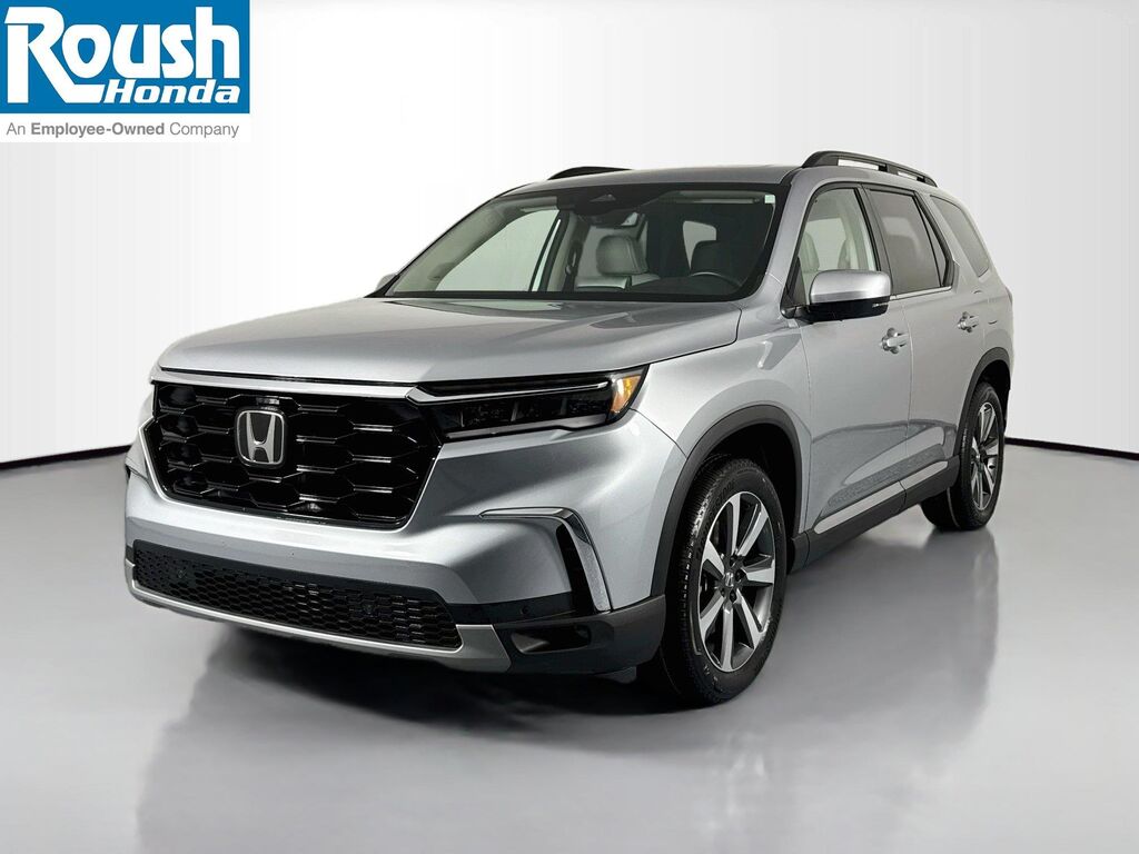2025 Honda Pilot Touring — photo 1 of 26