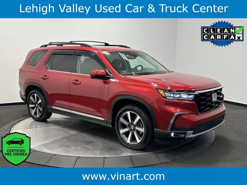 2025 Honda Pilot Touring — photo 1 of 6