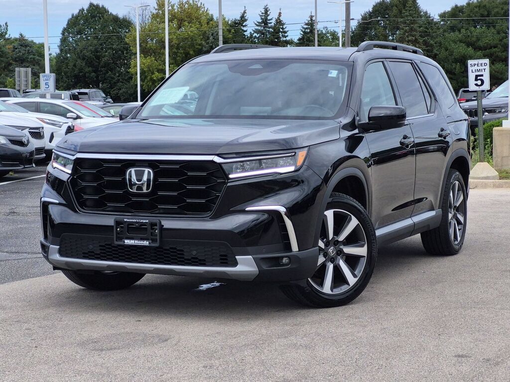 2025 Honda Pilot AWD TRG — photo 1 of 7