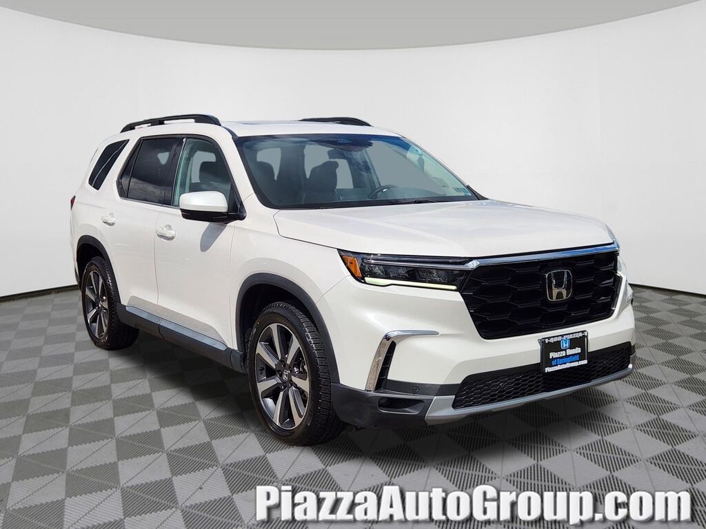 2023 Honda Pilot Touring — photo 1 of 13