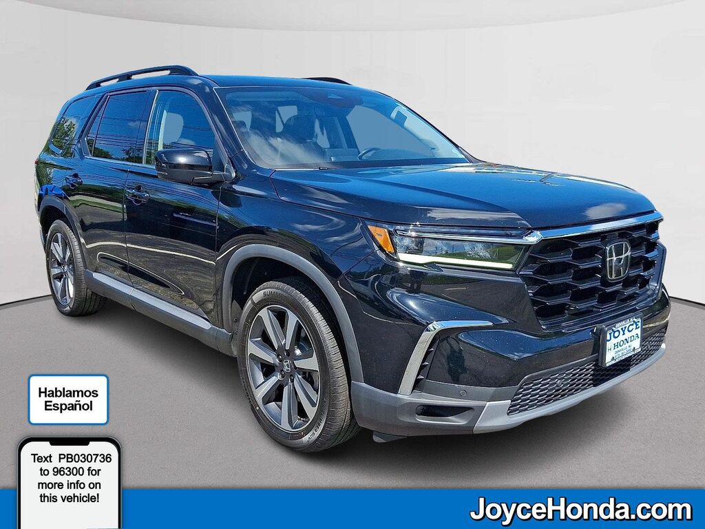 2023 Honda Pilot Touring — photo 1 of 13