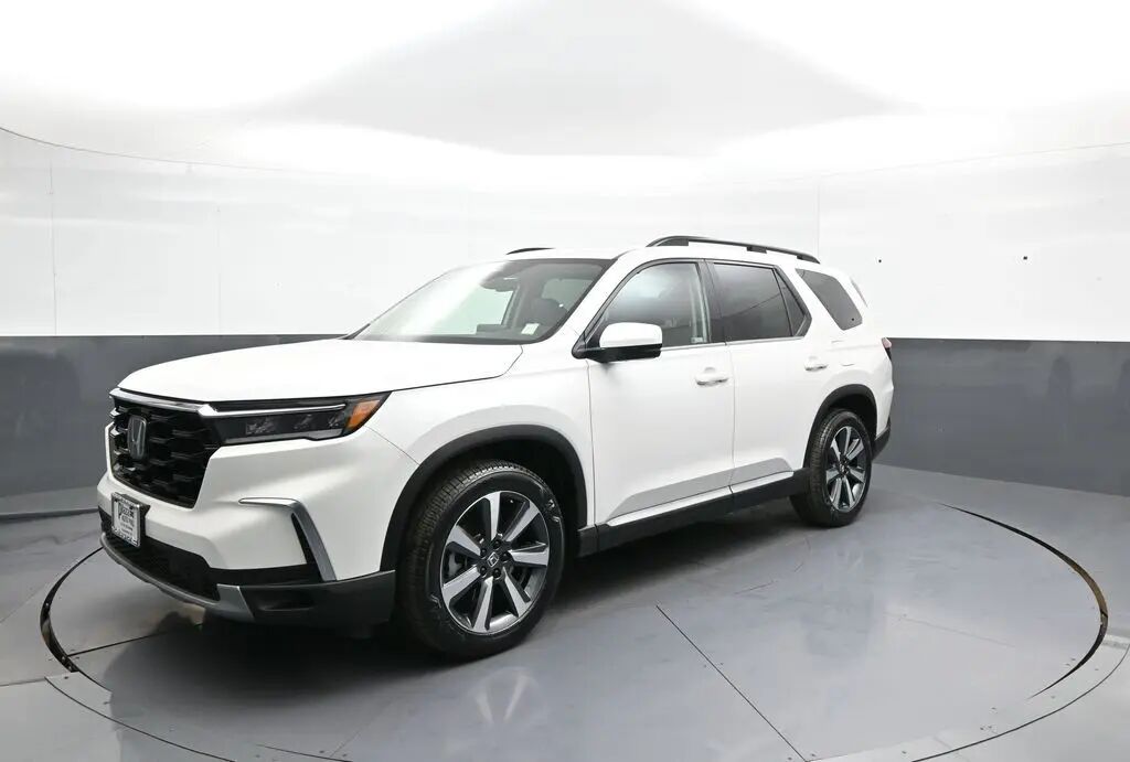 2024 Honda Pilot Touring — photo 1 of 11