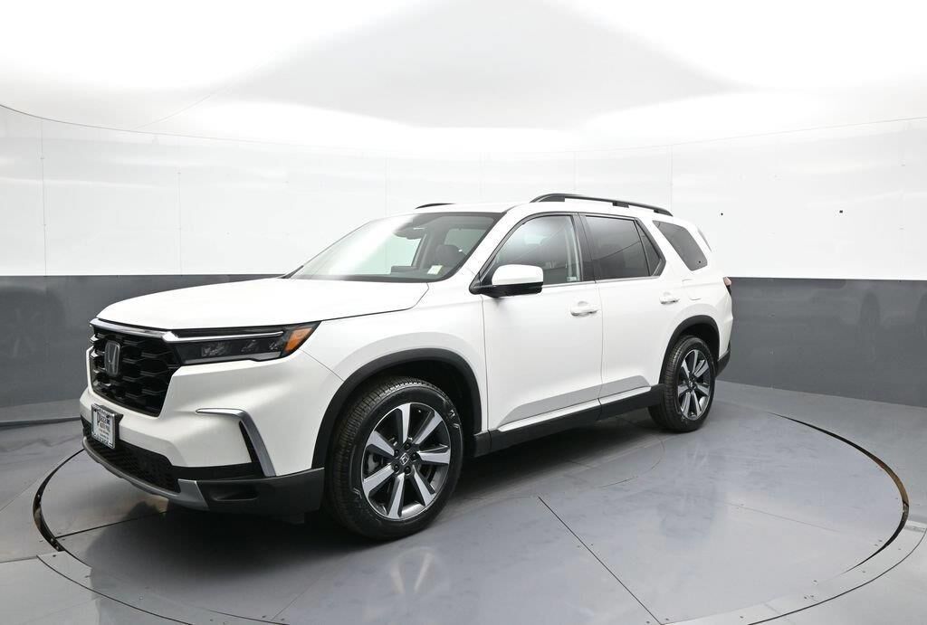 2024 Honda Pilot Touring — photo 1 of 13