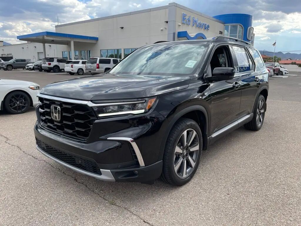 2024 Honda Pilot Touring — photo 1 of 13