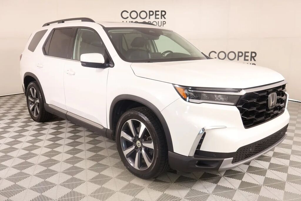 2024 Honda Pilot Touring — photo 1 of 14