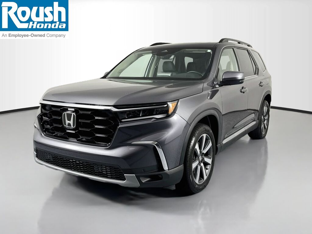 2025 Honda Pilot AWD TRG — photo 1 of 7