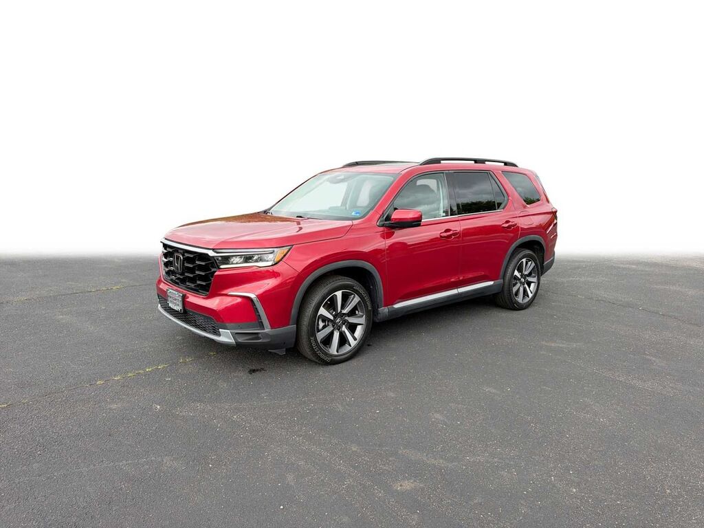 2023 Honda Pilot AWD TRG — photo 1 of 7