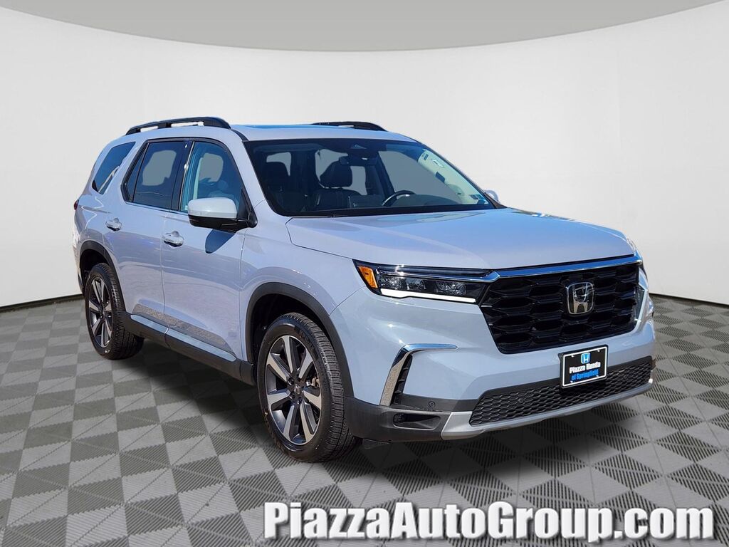 2023 Honda Pilot AWD TRG — photo 1 of 7