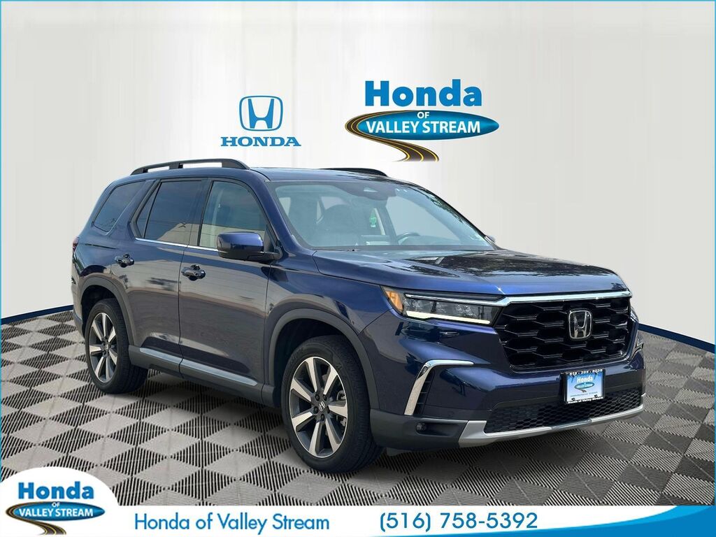 2023 Honda Pilot Touring — photo 1 of 13