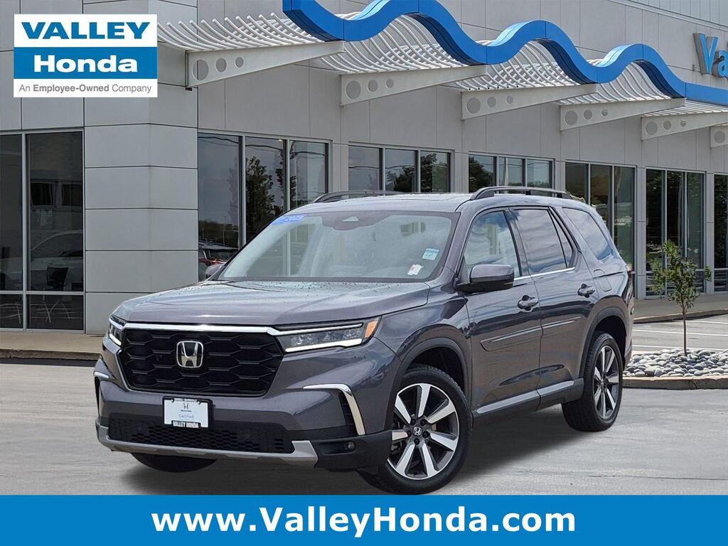 2023 Honda Pilot AWD TRG — photo 1 of 7