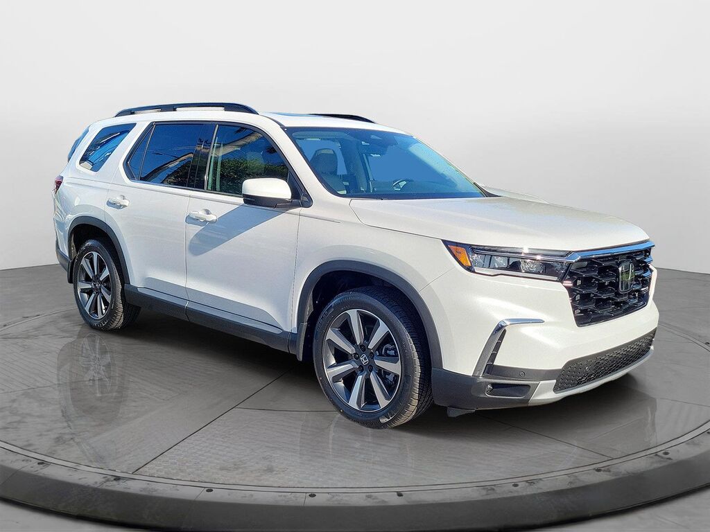 2023 Honda Pilot Touring — photo 1 of 13