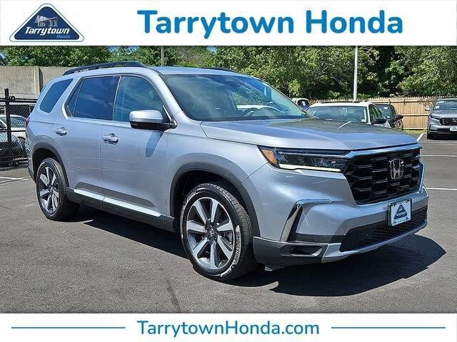 2023 Honda Pilot Touring — photo 1 of 13