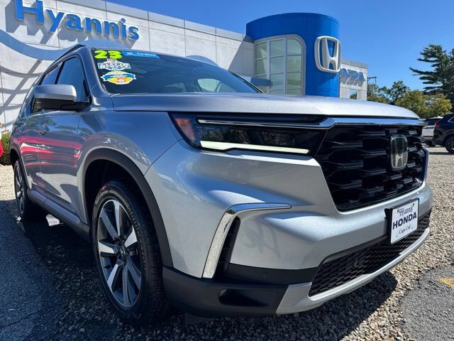 2023 Honda Pilot AWD TRG — photo 1 of 7