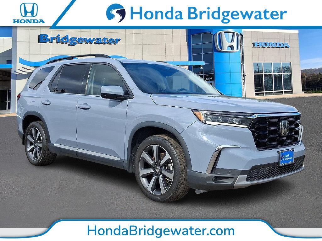 2024 Honda Pilot Touring — photo 1 of 13