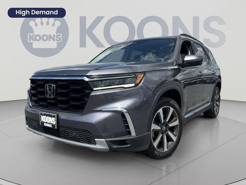 2025 Honda Pilot Touring — photo 1 of 1