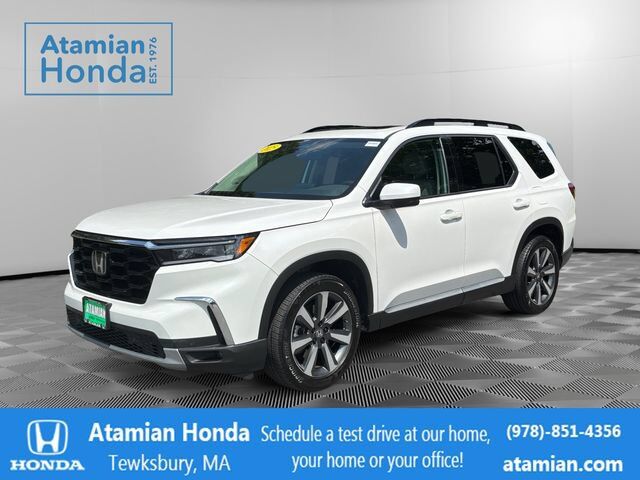 2025 Honda Pilot AWD Touring — photo 1 of 7