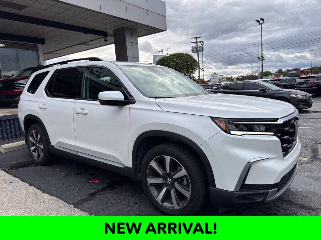 2025 Honda Pilot AWD TRG — photo 1 of 7