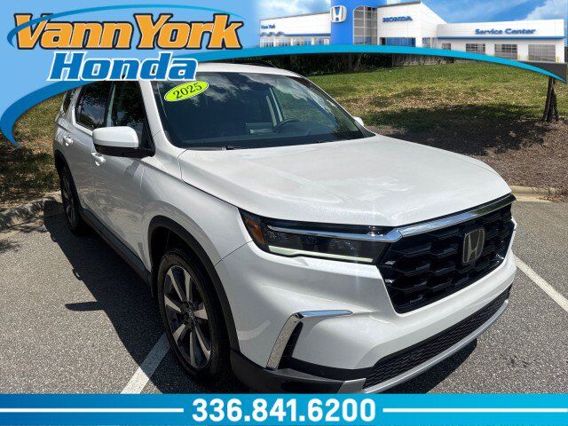 2025 Honda Pilot AWD TRG — photo 1 of 7