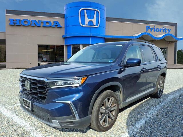 2025 Honda Pilot AWD TRG — photo 1 of 7