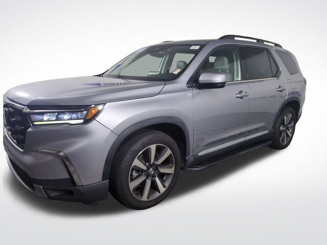 2023 Honda Pilot Touring — photo 1 of 1