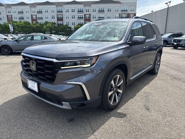 2023 Honda Pilot Touring — photo 1 of 13