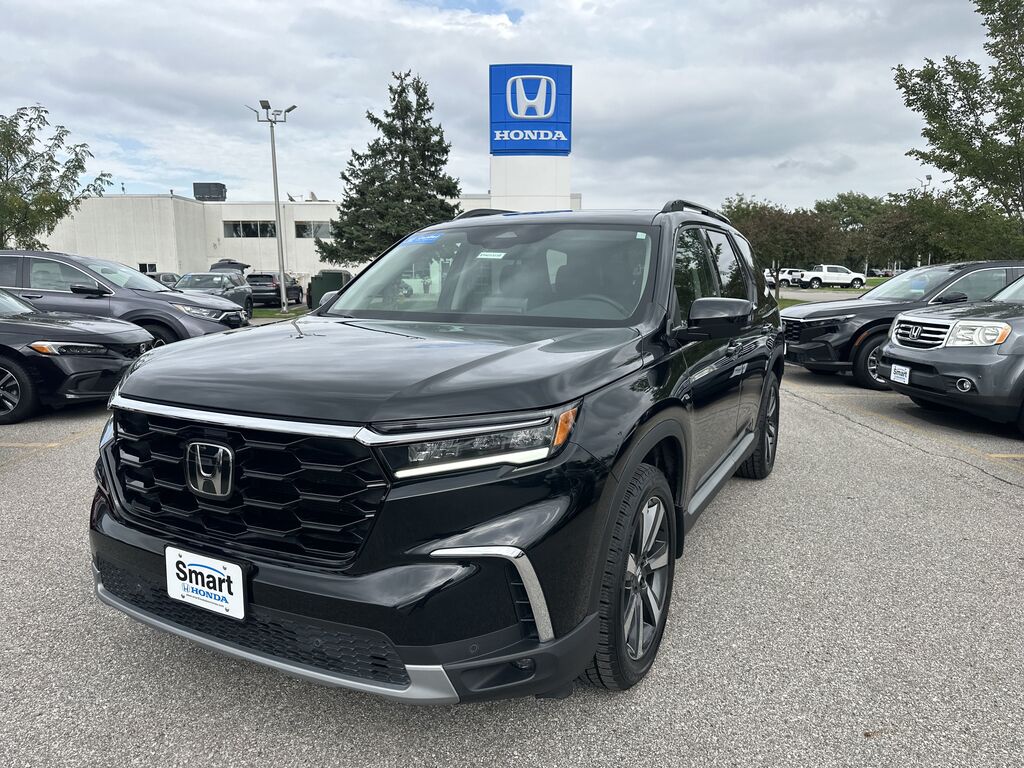 2024 Honda Pilot AWD TRG — photo 1 of 7