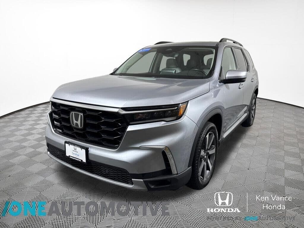 2024 Honda Pilot Touring — photo 1 of 1