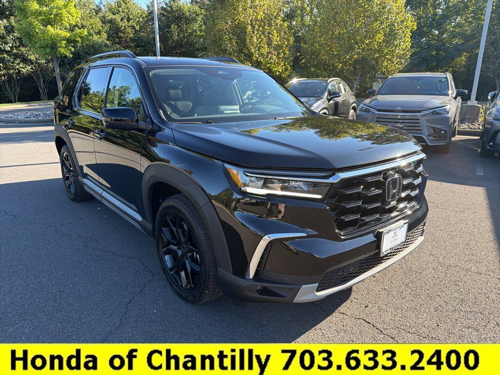 2025 Honda Pilot AWD Touring w/HPD Wheels — photo 1 of 7