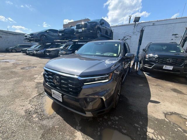 2023 Honda Pilot AWD ELITE — photo 1 of 7