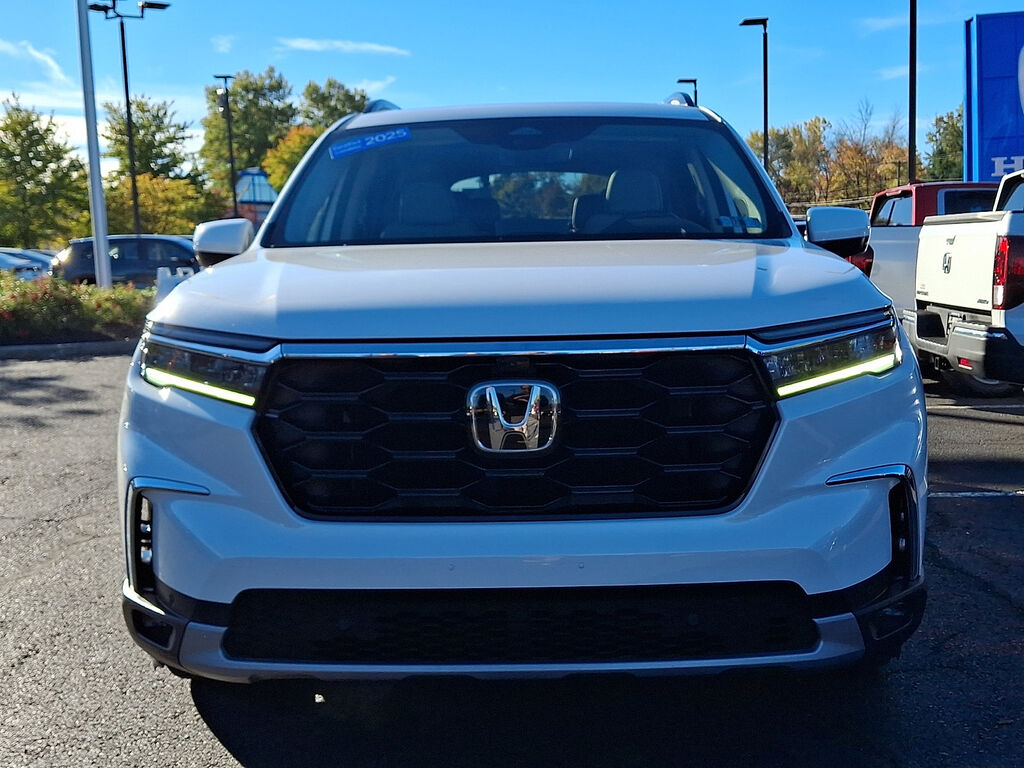 2025 Honda Pilot AWD Elite — photo 1 of 6