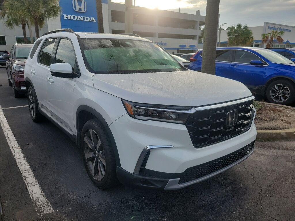 2024 Honda Pilot AWD ELITE — photo 1 of 7