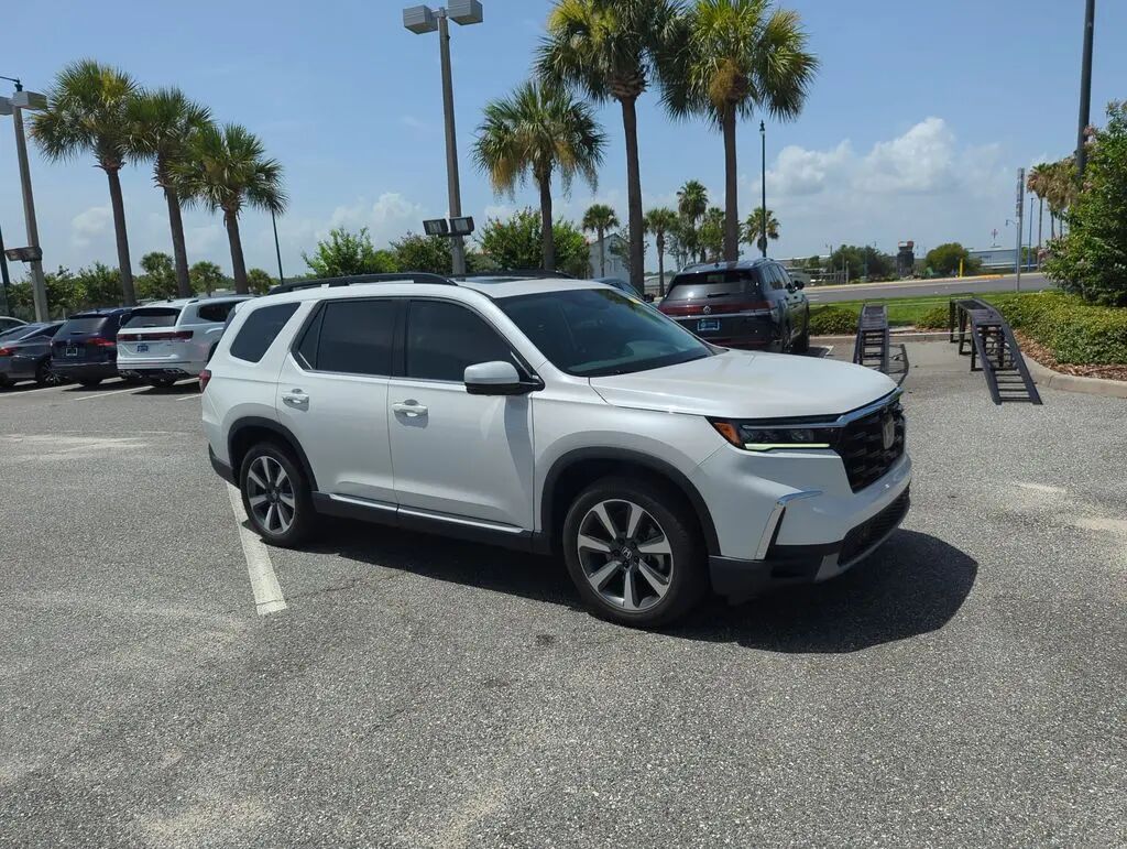 2024 Honda Pilot Elite — photo 1 of 10