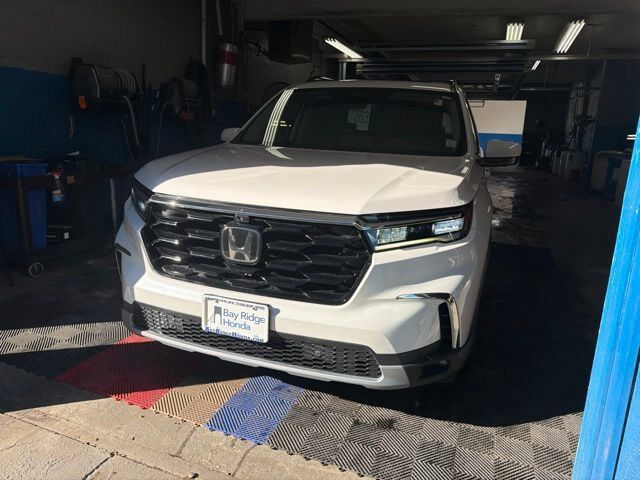 2023 Honda Pilot AWD ELITE — photo 1 of 7