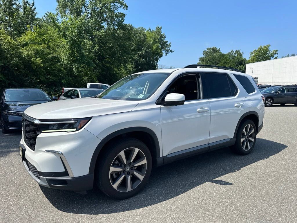 2024 Honda Pilot AWD ELITE — photo 1 of 7
