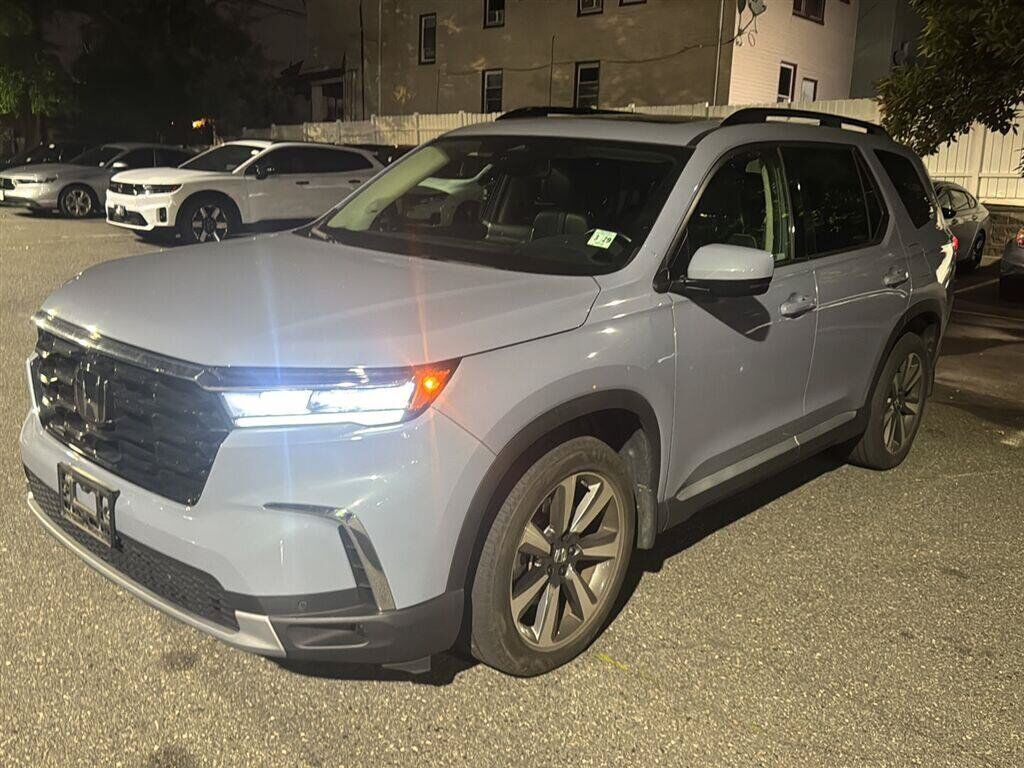 2024 Honda Pilot AWD ELITE — photo 1 of 6