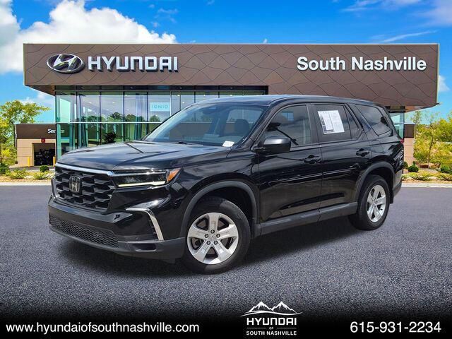 2023 Honda Pilot LX — photo 1 of 13
