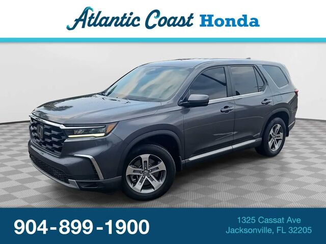 2023 Honda Pilot EX-L w/Rear Captain's Chairs