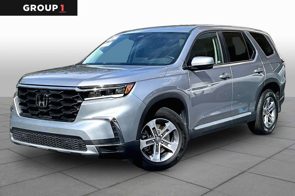 2024 Honda Pilot EX-L w/Rear Captain's Chairs — photo 1 of 12